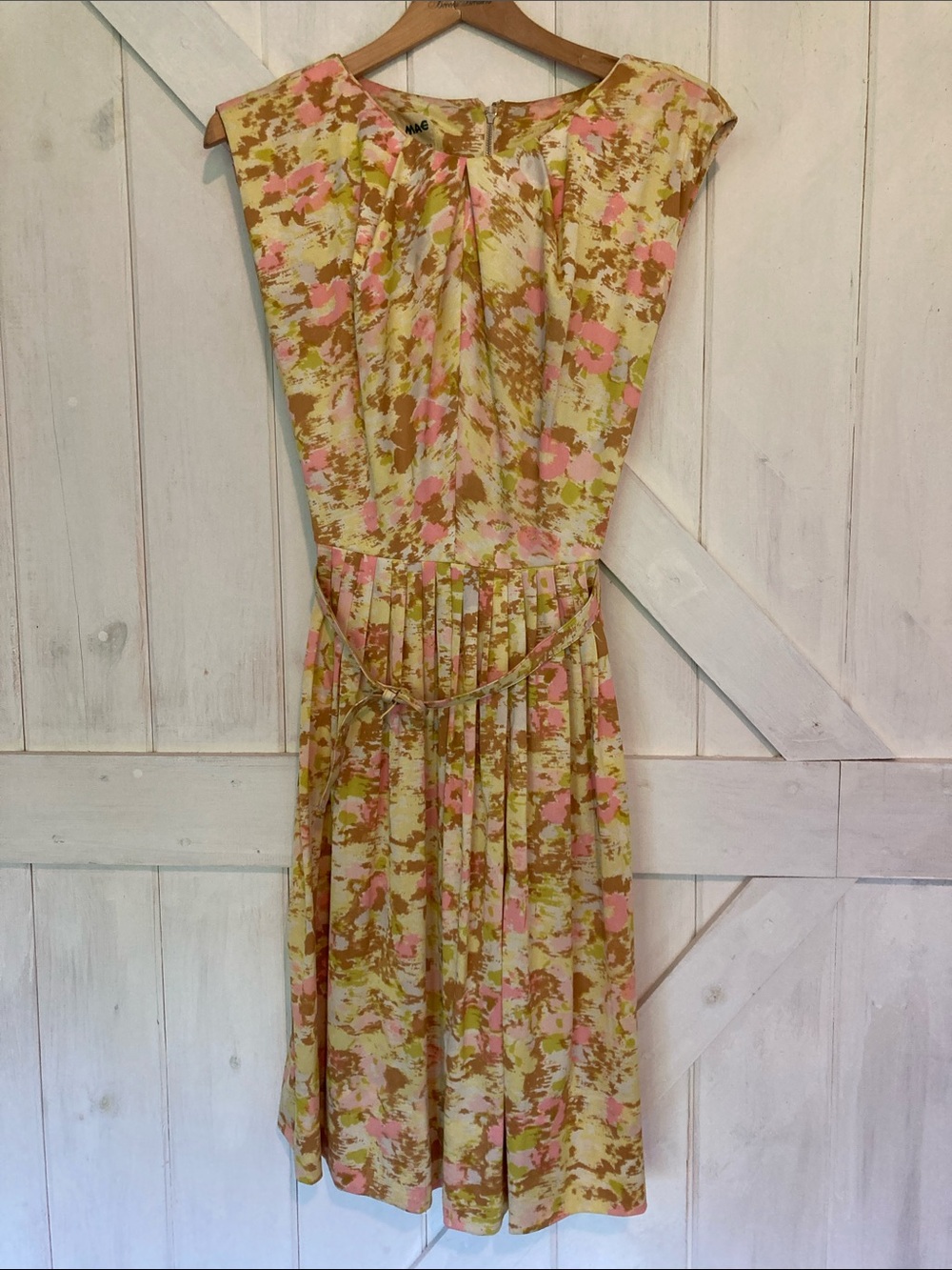 Vintage sleeveless belted dress 1950-60s
